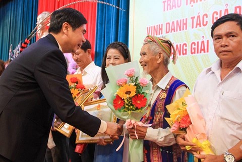 binh dinh to chuc le trao tang danh hieu nha nuoc nghe nhan nhan dan va nghe nhan uu tu