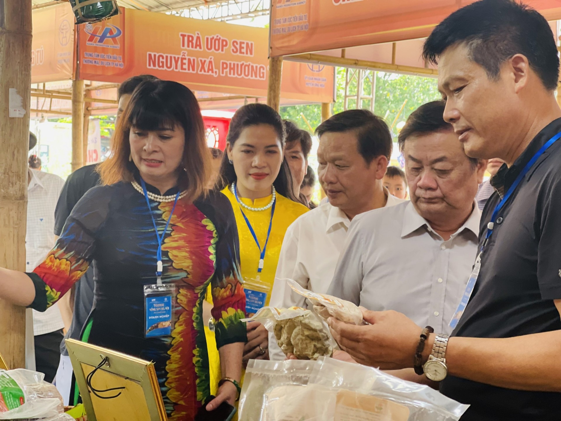 Bộ trưởng Lê Minh Hoan đánh giá cao các sản phẩm OCOP huyện Ứng Hoà