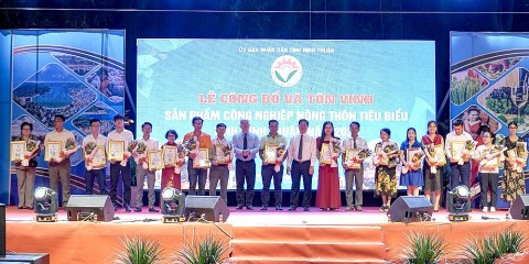 ninh thuan trao chung nhan 18 san pham cong nghiep nong thon tieu bieu