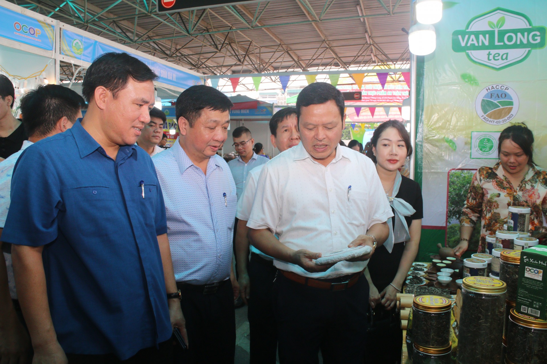 Khai mạc "Tuần hàng tư vấn, giới thiệu xúc tiến sản phẩm OCOP, làng nghề TP Hà Nội năm 2023"