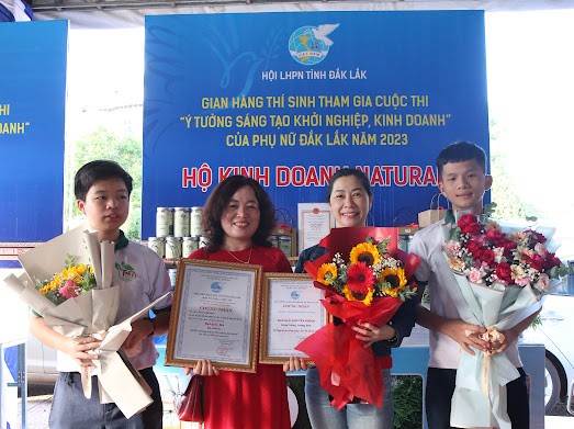 Cô giáo Ngát với trà thảo mộc