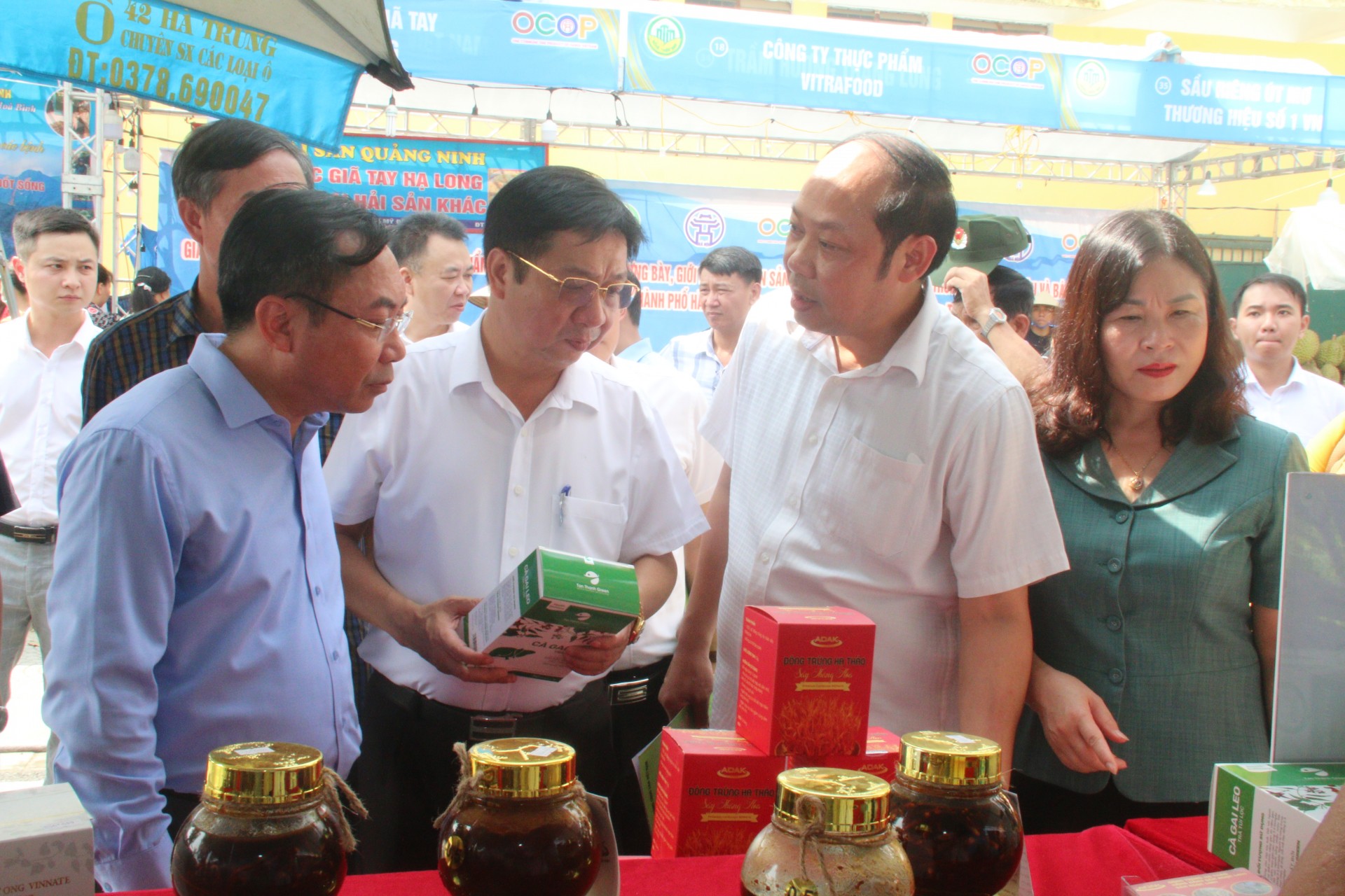 Tham quan gian hàng