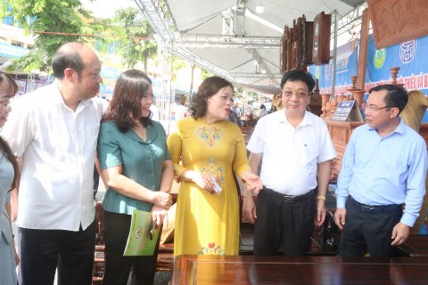 chinh thuc khai mac tuan hang tu van gioi thieu va xuc tien san pham ocop lang nghe tai huyen thach that