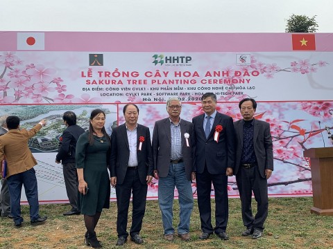 gap nghe nhan trong nhan giong thanh cong cay hoa anh dao tai viet nam
