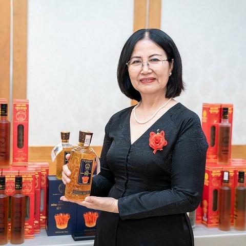 RƯỢU ÚT TÂY: TIẾP BƯỚC TRUYỀN THỐNG GIA ĐÌNH