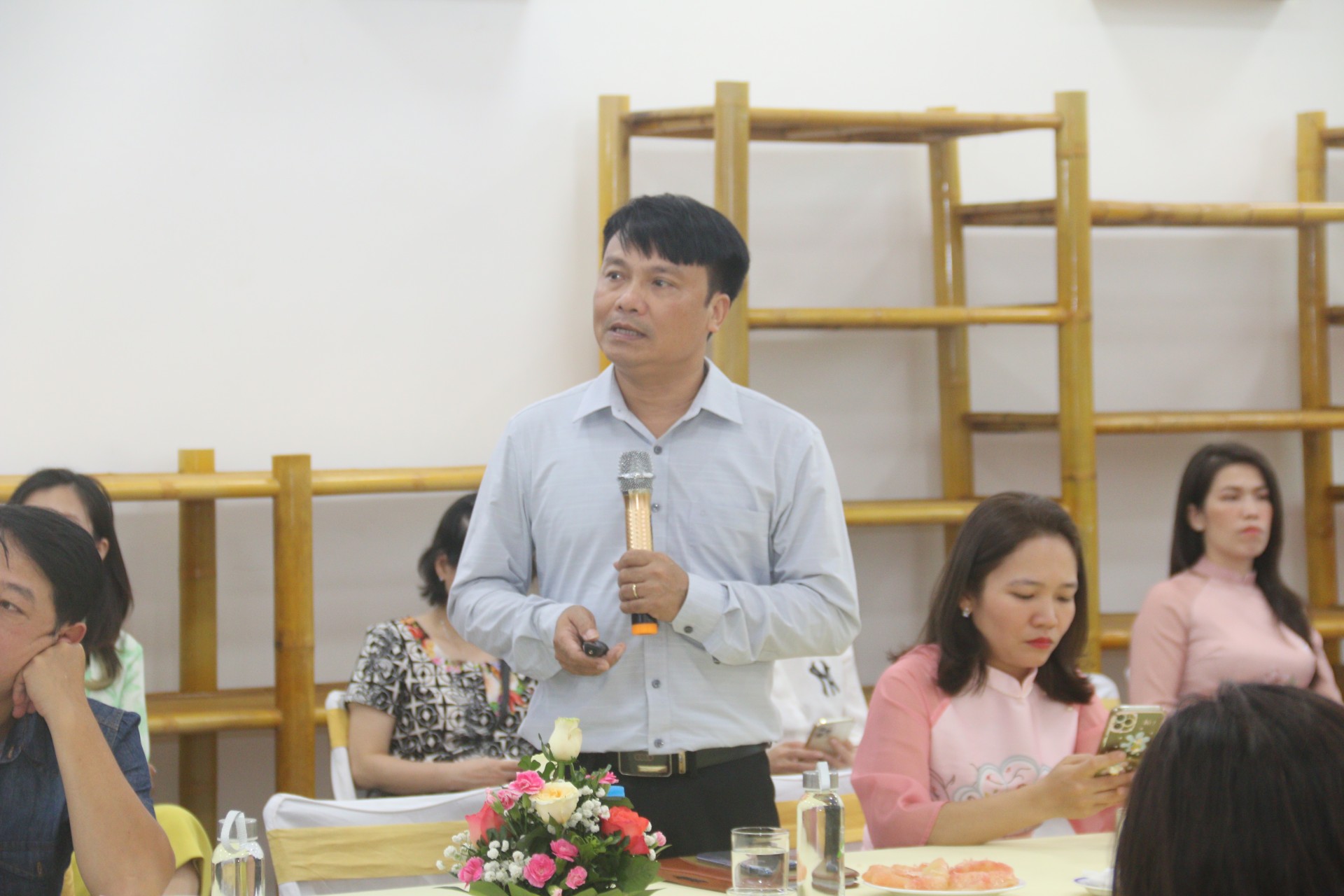 Ông Nguyễn Việt Hồng Ông Nguyễn Việt Hồng