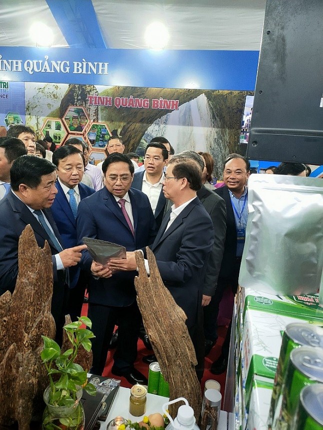 Đơn vị giới thiệu sản phẩm đến Thủ tướng Chính phủ Phạm Minh Chính Đơn vị giới thiệu sản phẩm đến Thủ tướng Chính phủ Phạm Minh Chính