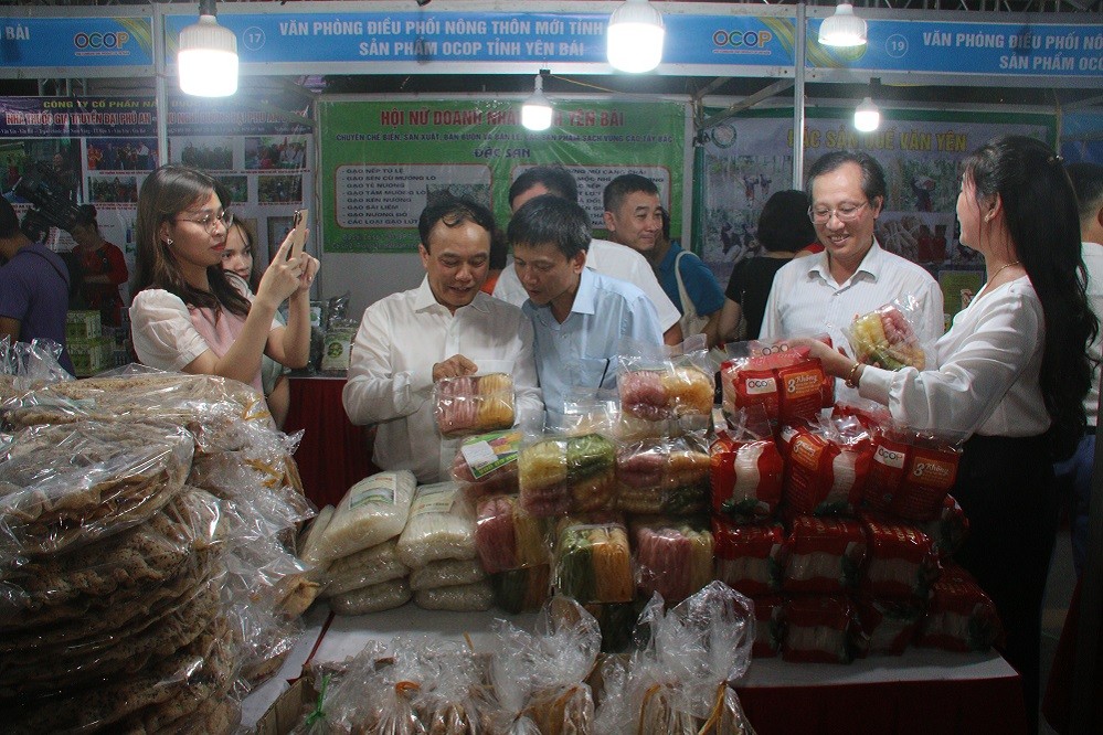 hương trình OCOP đã đánh thức tiềm năng sản xuất nông nghiệp, tiểu thủ công nghiệp Thủ đô và là “cú hích” làm đổi mới tư duy sản xuất, đánh đúng, trúng nhu cầu tiêu dùng, tạo chuyển dịch mạnh mẽ trong xây dựng và phát triển kinh tế nông thôn.