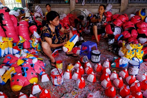 lang nghe truyen thong trung thu noi nhung dom lua nghe ben bi gin giu tuoi tho cho tre em viet nam