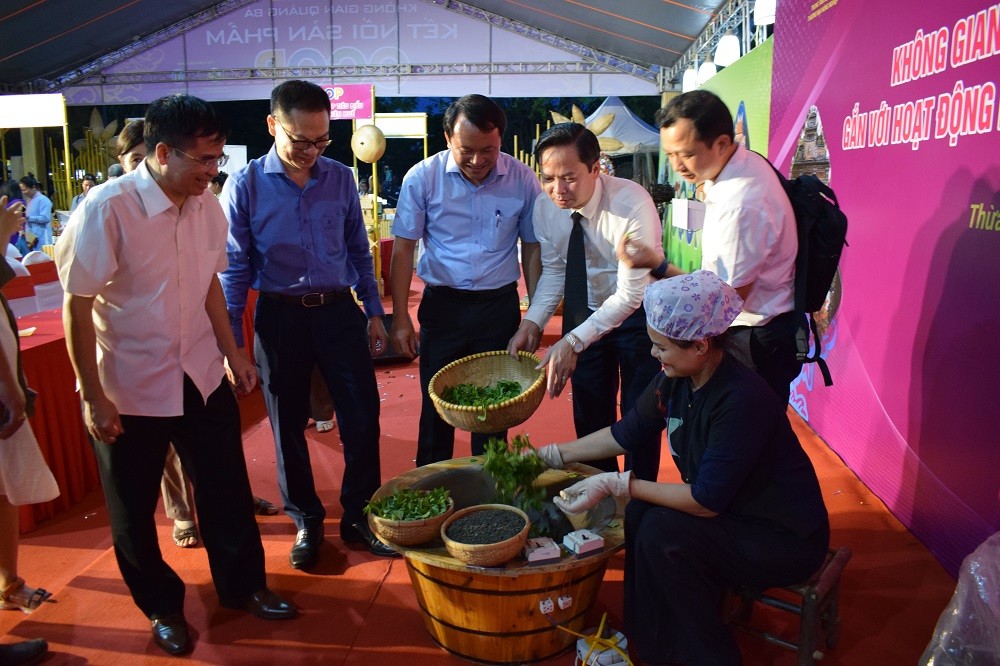 Không gian trưng bày góp phần tôn vinh, tuyên truyền, quảng bá, thúc đẩy tiêu thụ sản phẩm OCOP với người dân Huế và du khách trong và ngoài nước. 