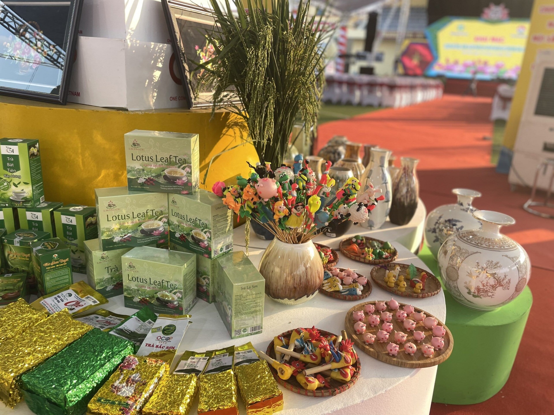 Hà Nội lần đầu tiên giới thiệu, quảng bá, kết nối sản phẩm OCOP gắn với văn hóa các tỉnh Đồng bằng sông Hồng | Xã hội | Báo ảnh Dân tộc và Miền núi