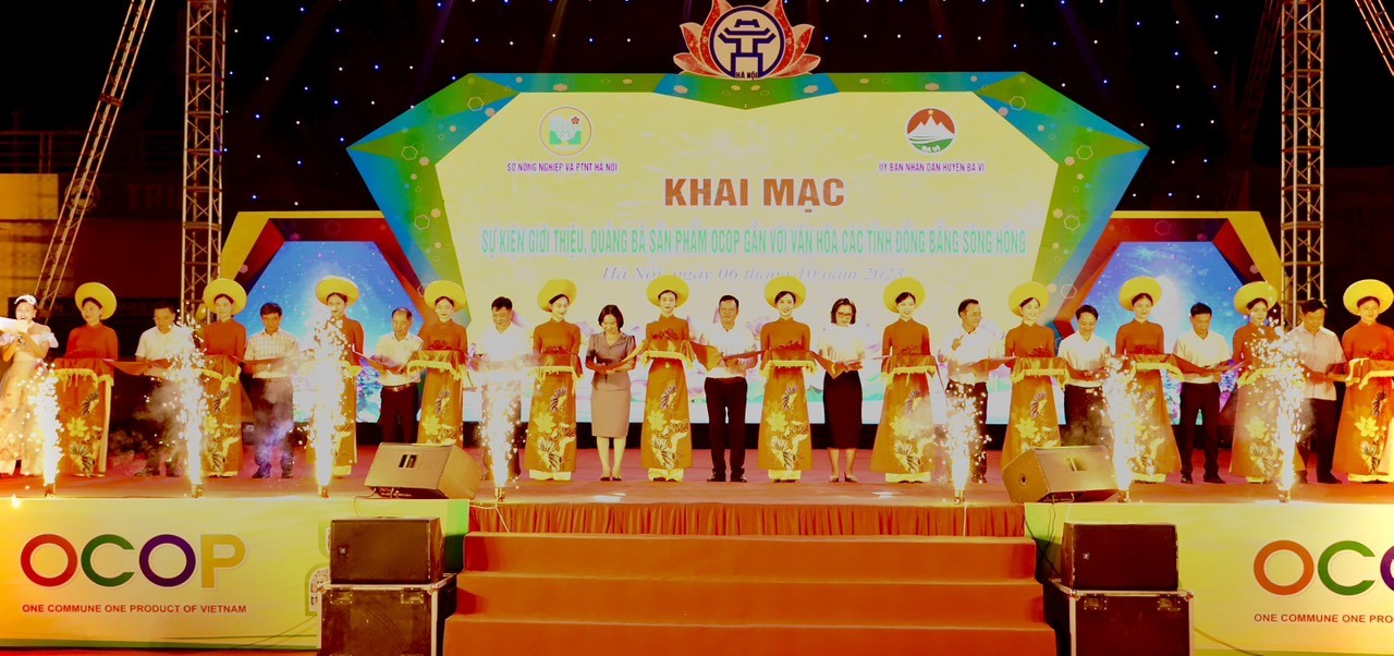 Hà Nội lần đầu tiên giới thiệu, quảng bá, kết nối sản phẩm OCOP gắn với văn hóa các tỉnh Đồng bằng sông Hồng | Xã hội | Báo ảnh Dân tộc và Miền núi