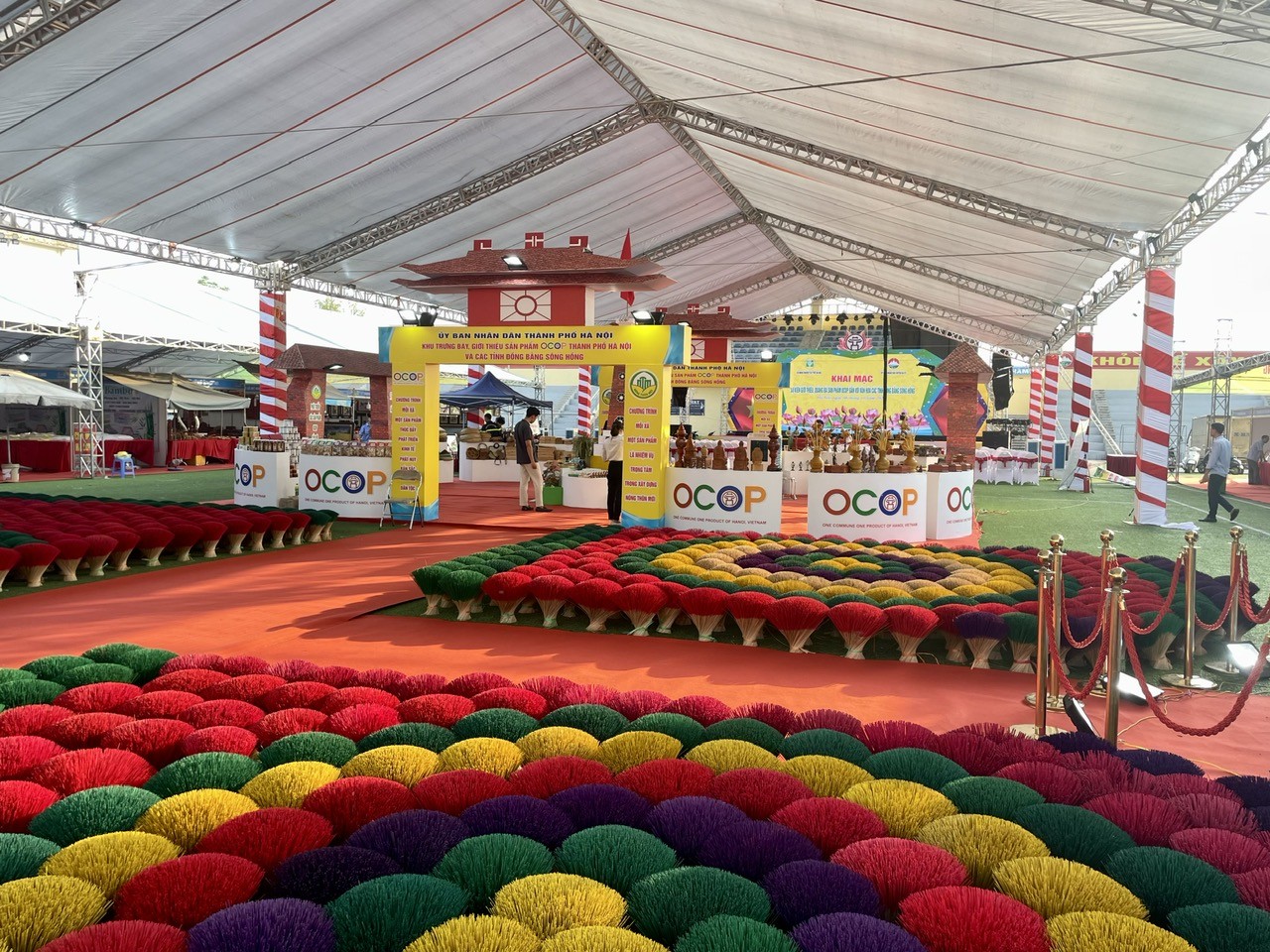 Hà Nội lần đầu tiên giới thiệu, quảng bá, kết nối sản phẩm OCOP gắn với văn hóa các tỉnh Đồng bằng sông Hồng | Xã hội | Báo ảnh Dân tộc và Miền núi