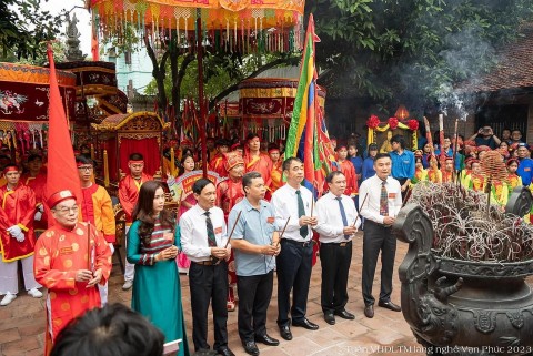 sac lua nghin nam tai le ruoc to nghe det lua van phuc