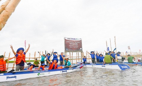 vinamilk doanh thu xuat khau tang truong 5 thi phan noi dia duoc cung co