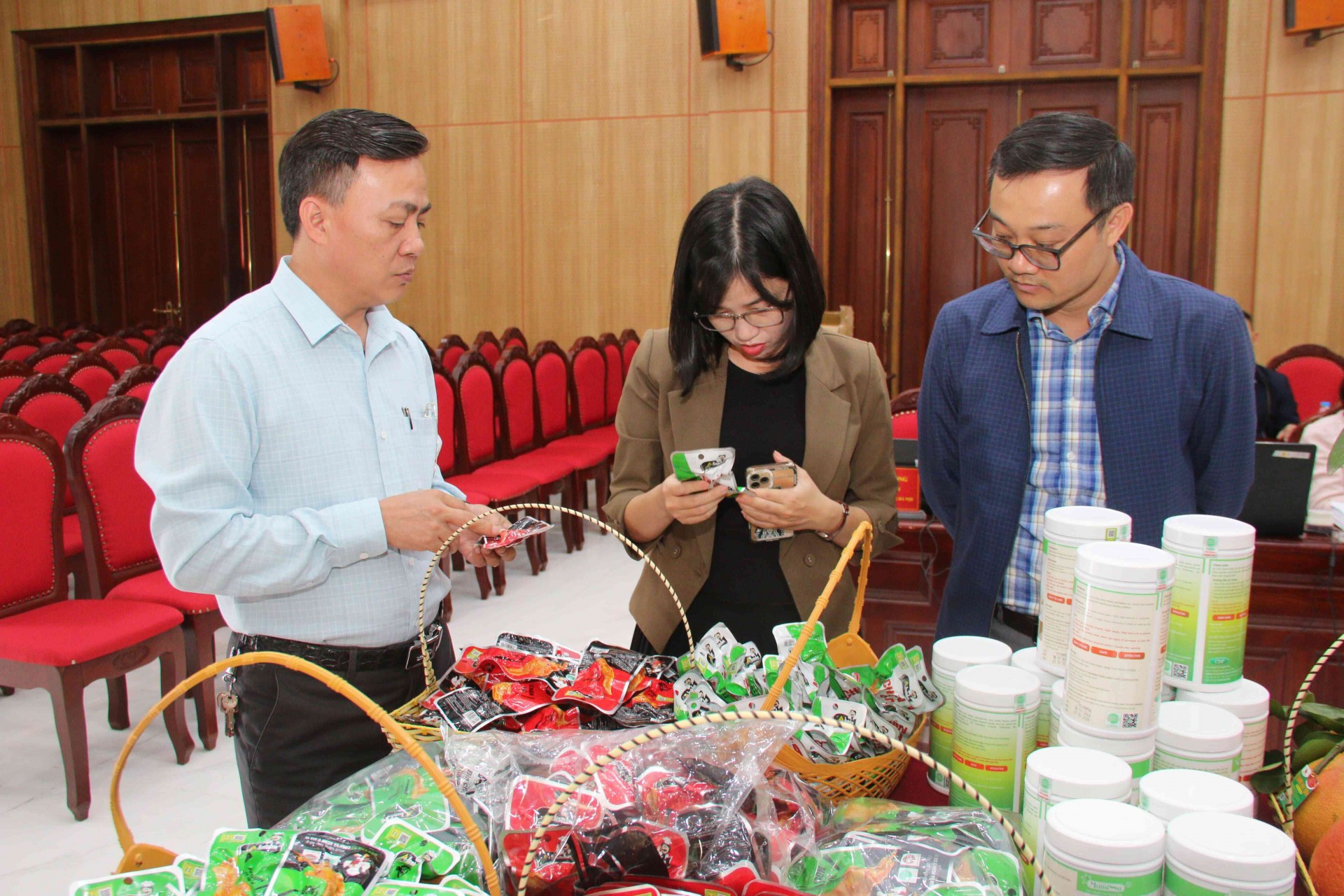 Chương Mỹ: 40 sản phẩm tiêu biểu tham gia đánh giá, phân hạng OCOP năm 2023 Chương Mỹ: 40 sản phẩm tiêu biểu tham gia đánh giá, phân hạng OCOP năm 2023