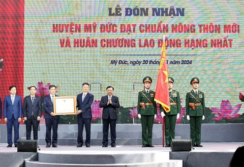 huyen my duc don nhan bang dat chuan nong thon moi va huan chuong lao dong hang nhat