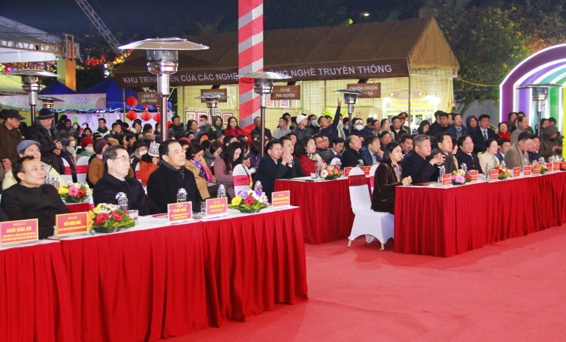 Hà Nội khai mạc Lễ hội hoa đào, quất cảnh và sản phẩm OCOP xuân Giáp Thìn 2024 -0