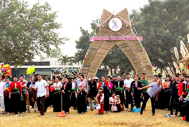 Đông đảo người dân đến tham dự Không gian văn hóa vùng cao tại Điện Biên.