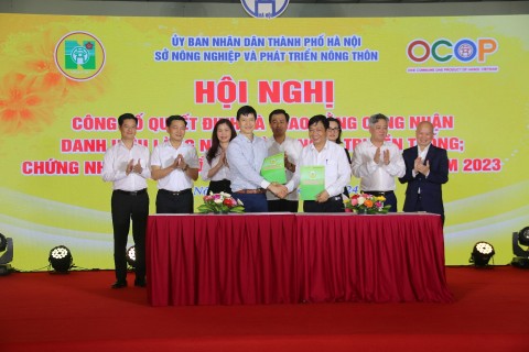 Hà Nội: Trao quyết định công nhận 15 làng nghề và 104 sản phẩm OCOP 4 sao
