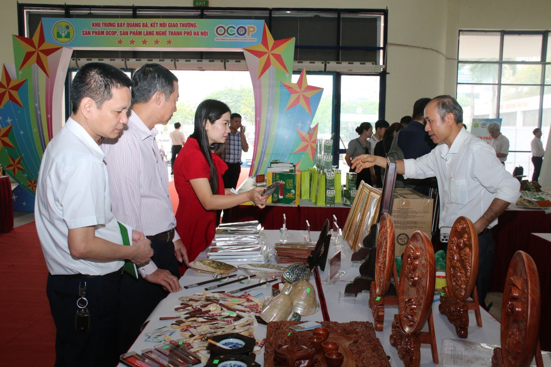 Hà Nội: Trao quyết định công nhận 15 làng nghề và 104 sản phẩm OCOP 4 sao