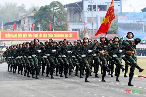 tong duyet le ky niem 70 nam chien thang dien bien phu nhan dan du khach co vu nong nhiet cac khoi dieu binh dieu hanh