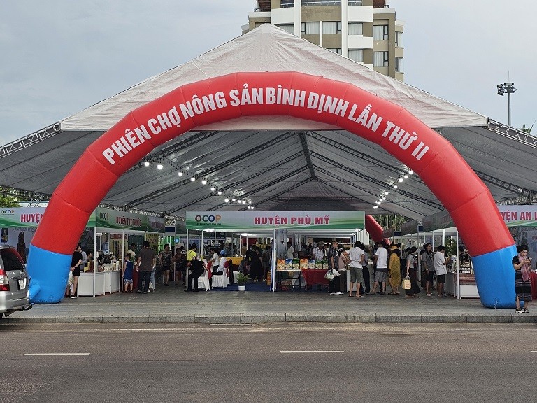 Phiên chợ Nông sản Bình Định lần thứ II năm 2024 Phiên chợ Nông sản Bình Định lần thứ II năm 2024
