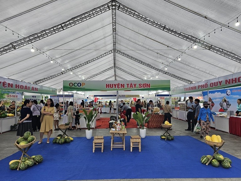 Phiên chợ Nông sản Bình Định lần thứ II năm 2024 Phiên chợ Nông sản Bình Định lần thứ II năm 2024