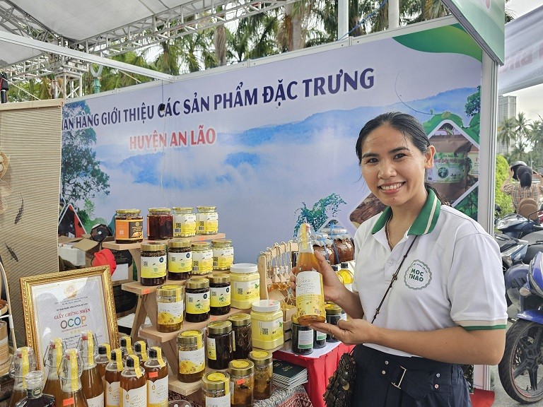 Phiên chợ Nông sản Bình Định lần thứ II năm 2024 Phiên chợ Nông sản Bình Định lần thứ II năm 2024