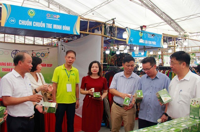 Tuần hàng tư vấn, giới thiệu và xúc tiến tiêu thụ sản phẩm: OCOP, làng nghề, nông sản thực phẩm an toàn năm 2024 Tuần hàng tư vấn, giới thiệu và xúc tiến tiêu thụ sản phẩm: OCOP, làng nghề, nông sản thực phẩm an toàn năm 2024