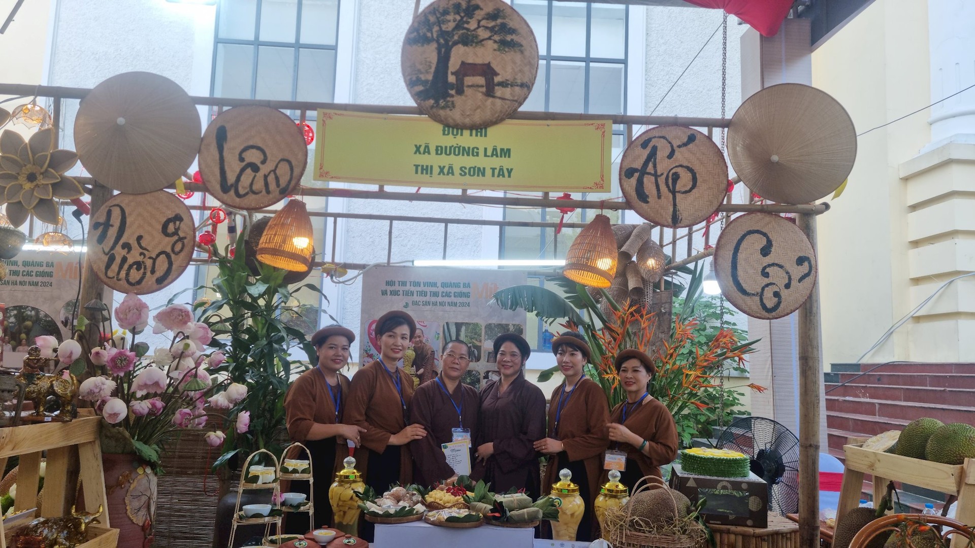 Đội thi xã Đường Lâm (thị xã Sơn Tây) tại Hội thi tôn vinh, quảng bá và xúc tiến tiêu thụ các sản phẩm về mít đặc sản Hà Nội năm 2024.  Đội thi xã Đường Lâm (thị xã Sơn Tây) tại Hội thi tôn vinh, quảng bá và xúc tiến tiêu thụ các sản phẩm về mít đặc sản Hà Nội năm 2024.