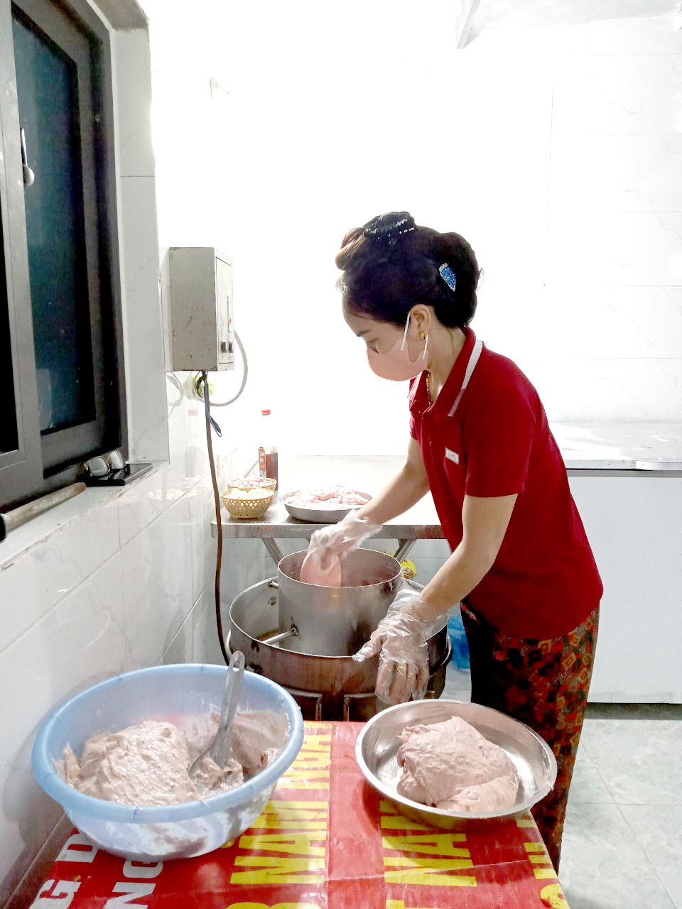 Người phụ nữ tâm huyết với nghề sản xuất Giò chả