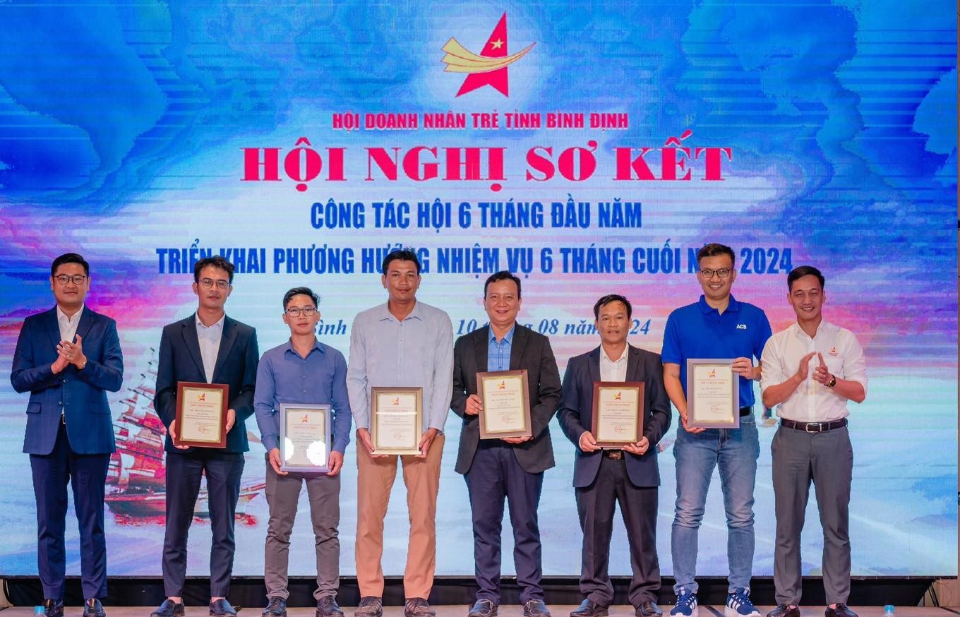 Hội Doanh nhân trẻ tỉnh Bình Định đưa hàng Việt đến tay người tiêu dùng Hội Doanh nhân trẻ tỉnh Bình Định đưa hàng Việt đến tay người tiêu dùng