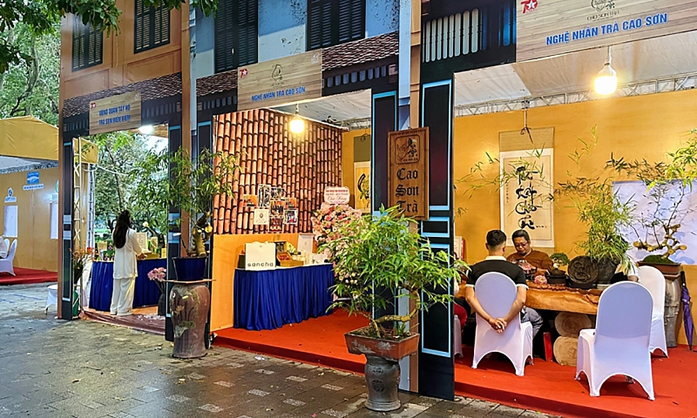 Festival Thu Hà Nội 2024 thu hút hơn 50.000 lượt du khách, quyên góp 288 triệu đồng ủng hộ đồng bào bị lũ lụt Festival Thu Hà Nội 2024 thu hút hơn 50.000 lượt du khách, quyên góp 288 triệu đồng ủng hộ đồng bào bị lũ lụt