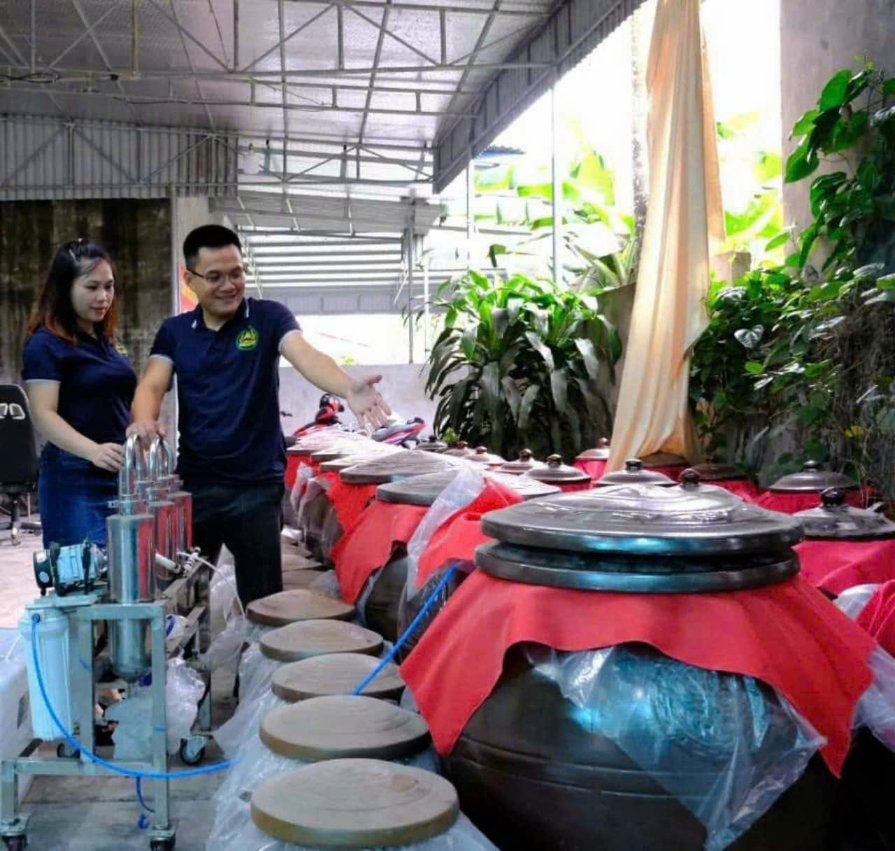 Rượu Lừng Hồng -  Tinh hoa giá trị truyền thống từ hạt lúa nếp thơm Thái Bình Rượu Lừng Hồng -  Tinh hoa giá trị truyền thống từ hạt lúa nếp thơm Thái Bình