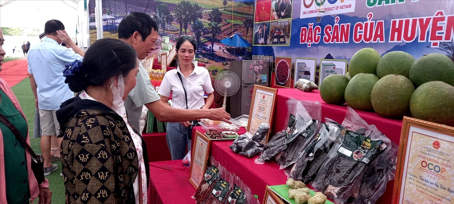 Nhờ hoạt động xúc tiến thương mại đã thúc đẩy tiêu thụ các sản phẩm OCOP Nhờ hoạt động xúc tiến thương mại đã thúc đẩy tiêu thụ các sản phẩm OCOP