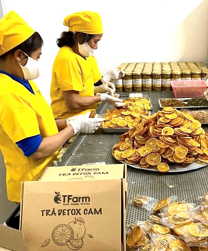 3T Farm còn sản xuất các loại sản phẩm sản phẩm chế biến từ cam như detox cam, mứt cam, bột cam nguyên chất...