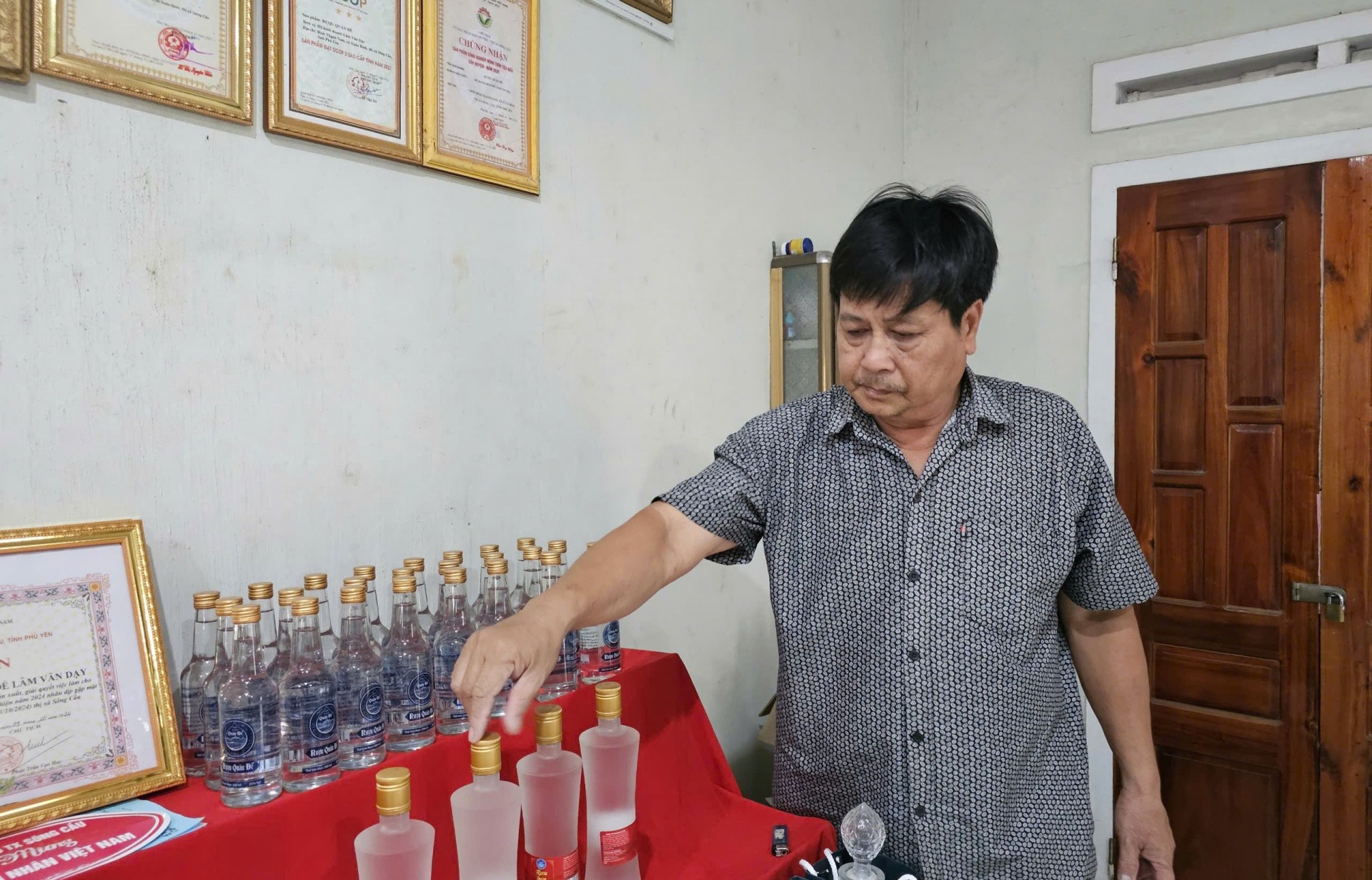 Nồng nàn hương vị rượu Quán Đế Phú Yên Nồng nàn hương vị rượu Quán Đế Phú Yên