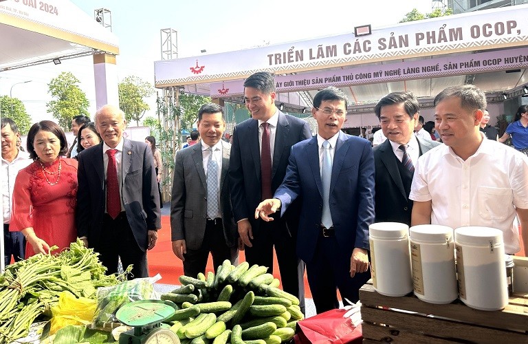 Huyện Quốc Oai Khai mạc Triển lãm các sản phẩm OCOP, thủ công mỹ nghệ và làng nghề năm 2024 Huyện Quốc Oai Khai mạc Triển lãm các sản phẩm OCOP, thủ công mỹ nghệ và làng nghề năm 2024