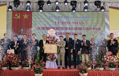 lang nghe moc van an don nhan danh hieu lang nghe ha noi