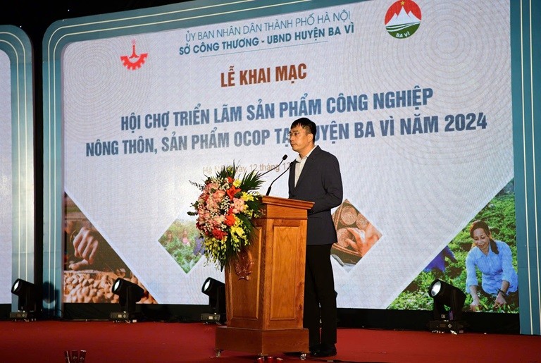 Khai mạc hội chợ triển lãm sản phẩm công nghiệp nông thôn, sản phẩm OCOP tại huyện Ba Vì Khai mạc hội chợ triển lãm sản phẩm công nghiệp nông thôn, sản phẩm OCOP tại huyện Ba Vì