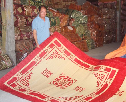 Chiếu cói của gia đình ông Nguyễn Văn Xanh, khu Vân Nam, thị trấn Hưng Nhân (Hưng Hà) được công nhận sản phẩm OCOP 3 sao năm 2023. Chiếu cói của gia đình ông Nguyễn Văn Xanh, khu Vân Nam, thị trấn Hưng Nhân (Hưng Hà) được công nhận sản phẩm OCOP 3 sao năm 2023.