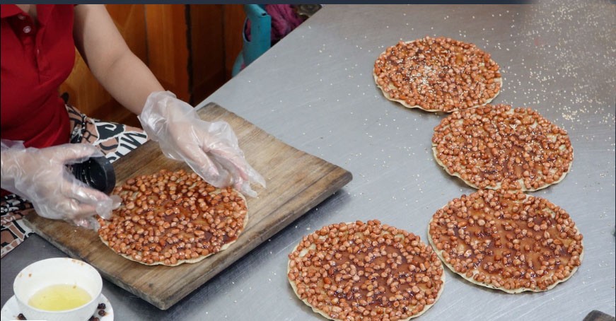 Kẹo đậu phộng vốn là thứ quà quê dân dã được anh Đặng Ngọc Hải (xã Quế An, Quế Sơn) nâng tầm thành sản phẩm OCOP Kẹo đậu phộng vốn là thứ quà quê dân dã được anh Đặng Ngọc Hải (xã Quế An, Quế Sơn) nâng tầm thành sản phẩm OCOP