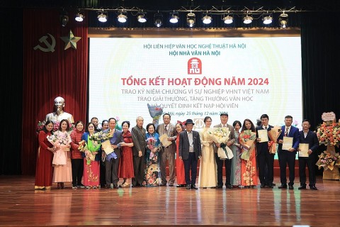 hoi nha van ha noi tong ket cong tac nam trao giai thuong van hoc va ket nap hoi vien moi 2024