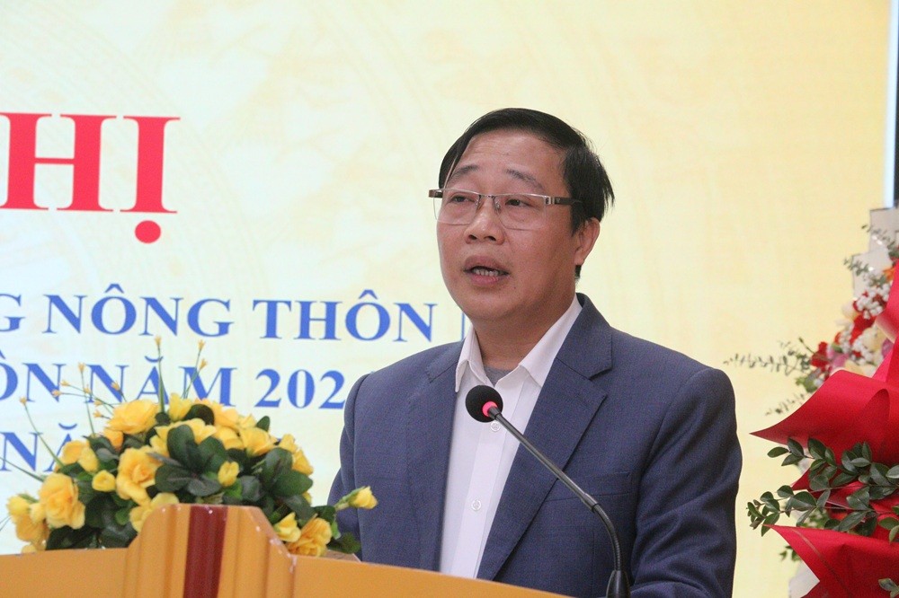 Các đại biểu tham luận tại hội nghị.