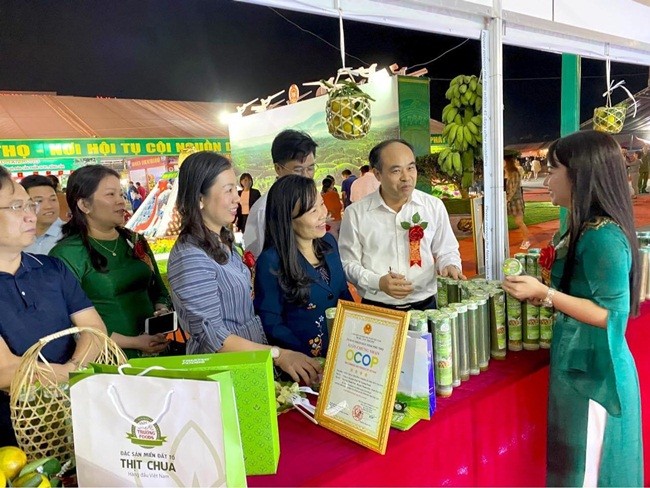 Phú Thọ: Cô gái Mường đưa sản phẩm OCOP vươn xa Phú Thọ: Cô gái Mường đưa sản phẩm OCOP vươn xa