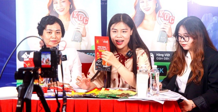 Chương trình năm nay không chỉ tập trung vào trưng bày và bán trực tiếp mà còn mở rộng các hình thức kinh doanh trực tuyến Chương trình năm nay không chỉ tập trung vào trưng bày và bán trực tiếp mà còn mở rộng các hình thức kinh doanh trực tuyến