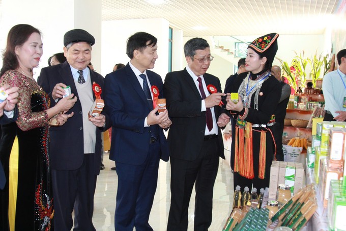 Hiện nay, toàn tỉnh Yên Bái đã có gần 300 sản phẩm OCOP. Hiện nay, toàn tỉnh Yên Bái đã có gần 300 sản phẩm OCOP.