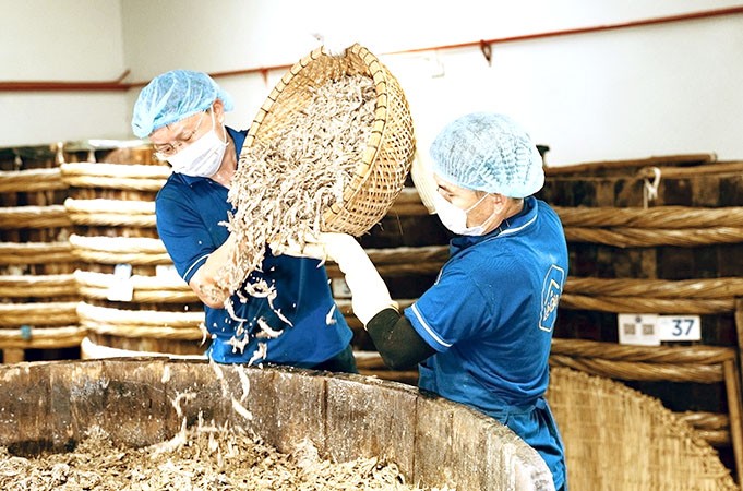 Các sản phẩm mắm của Lê Gia được kiểm soát nghiêm ngặt chất lượng ngay từ nguồn nguyên liệu chế biến. Các sản phẩm mắm của Lê Gia được kiểm soát nghiêm ngặt chất lượng ngay từ nguồn nguyên liệu chế biến.