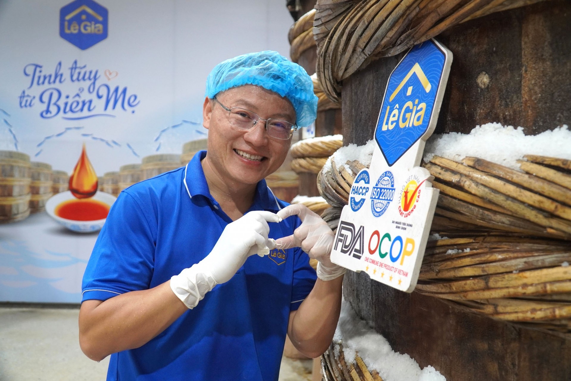 Le Ngoc Anh brought traditional Vietnamese fish sauce to countries around the world and built the first 5-star OCOP in Thanh Hoa province. Le Ngoc Anh brought traditional Vietnamese fish sauce to countries around the world and built the first 5-star OCOP in Thanh Hoa province.